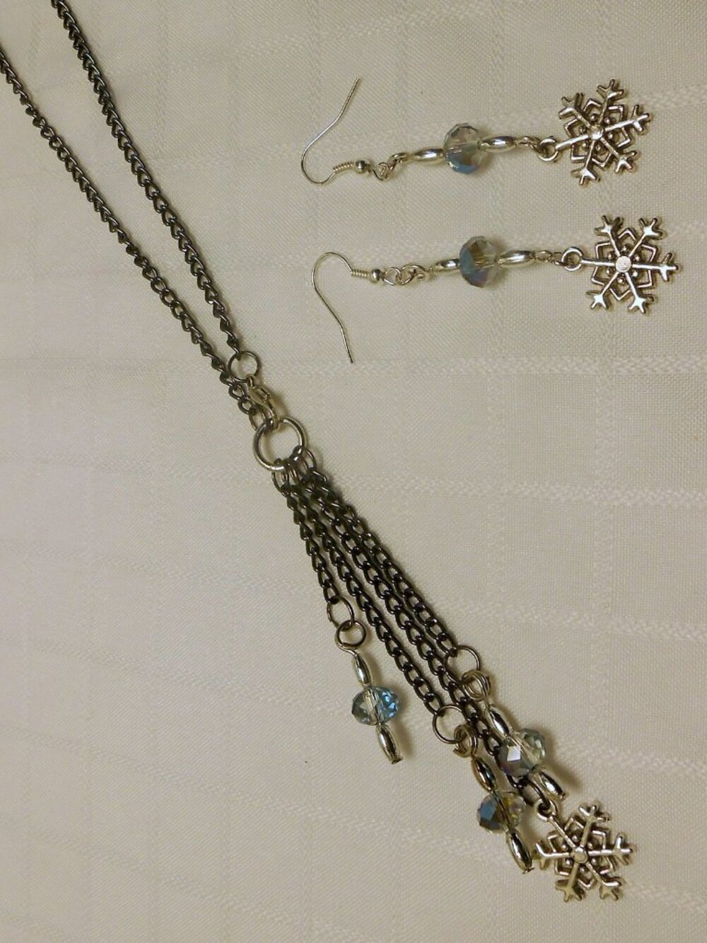 No 78 Handmade set with a pretty festive necklace and earrings